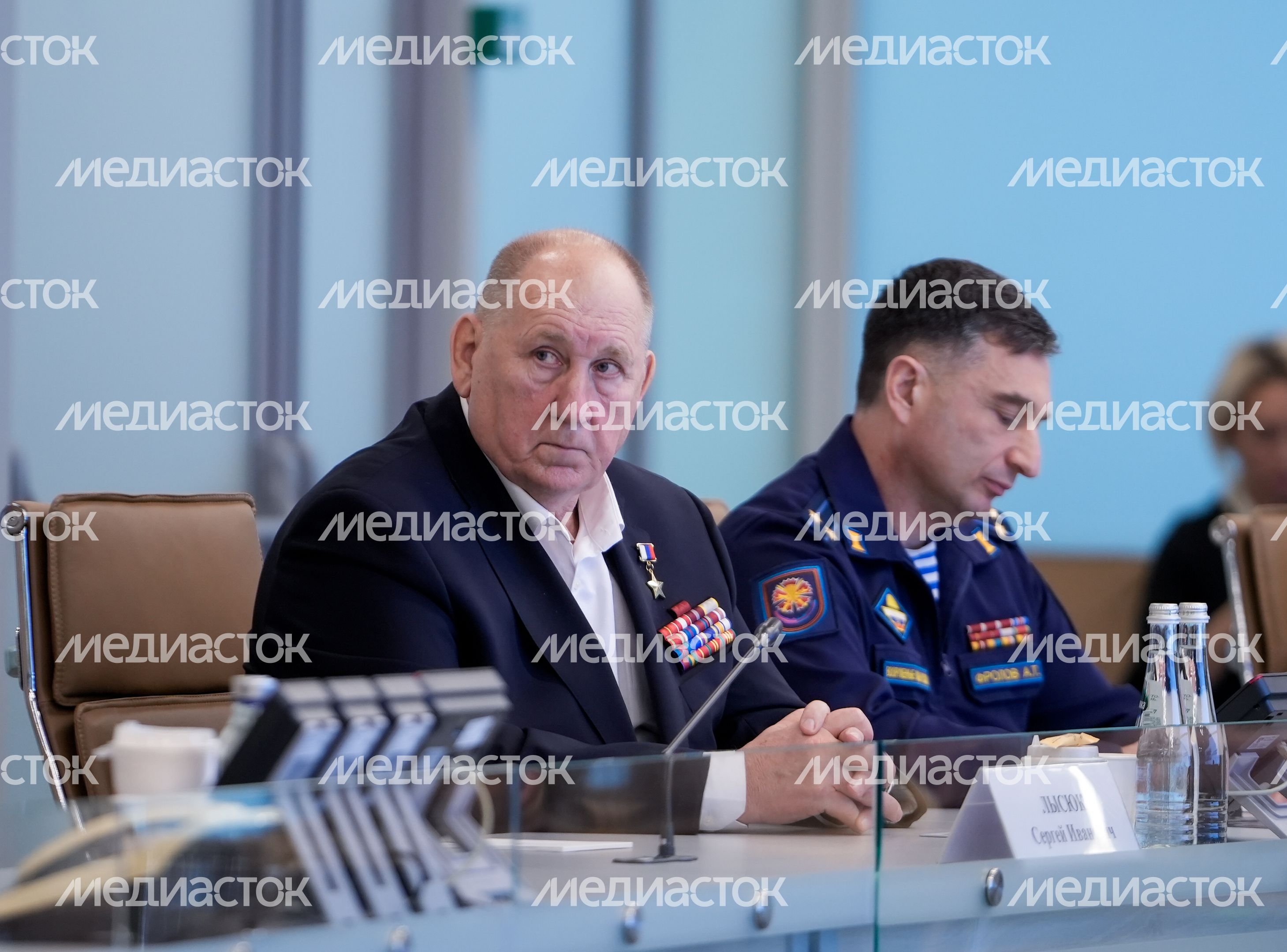 На совещании с губернатором главной темой стала поддержка защитников Родины и их близких На совещании с губернатором главной темой стала поддержка защитников Родины и их близких