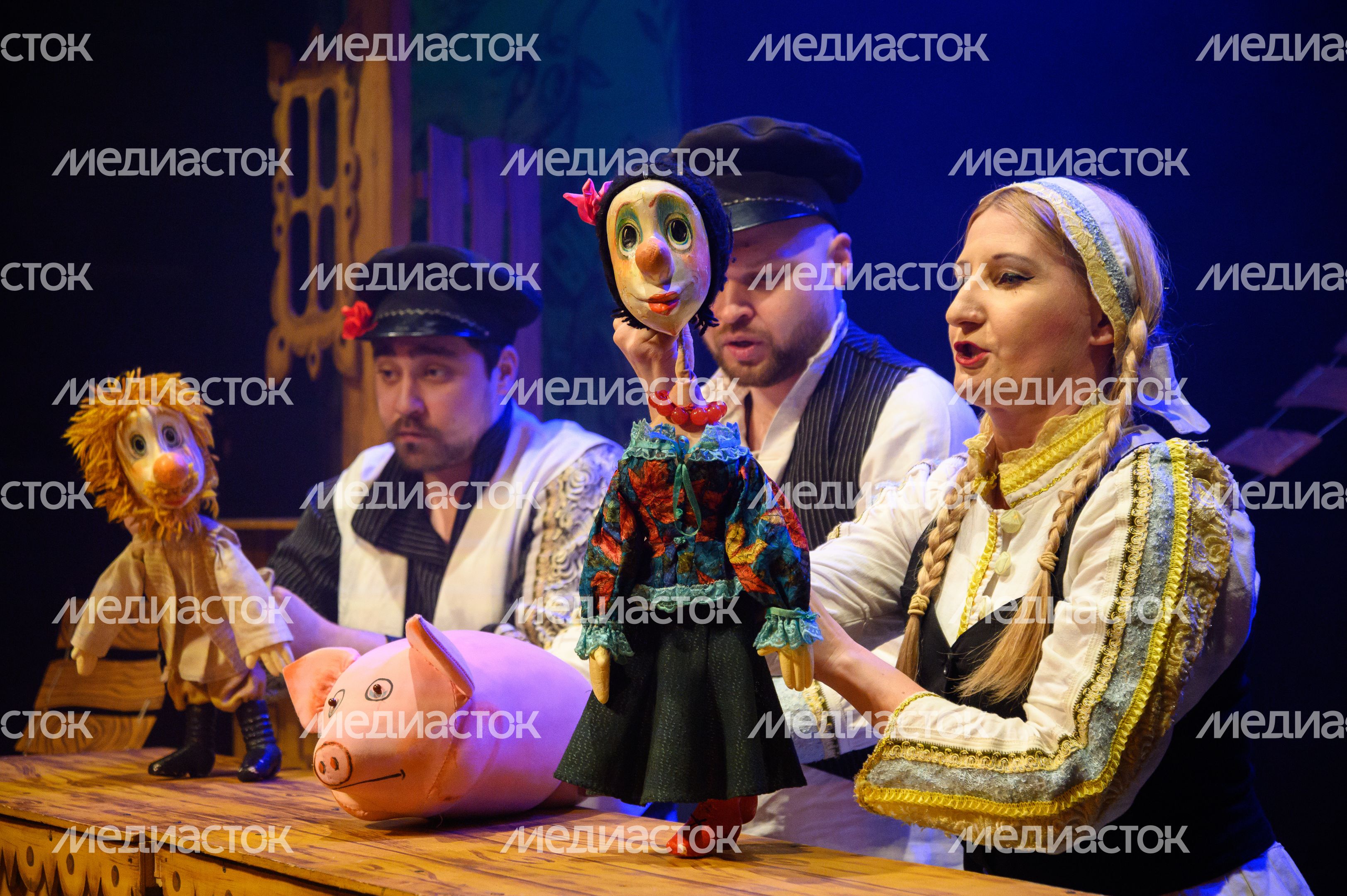 Мытищи. Театр кукол "Огниво". Проводы широкой Масленицы и спектакль "Старая сказка"