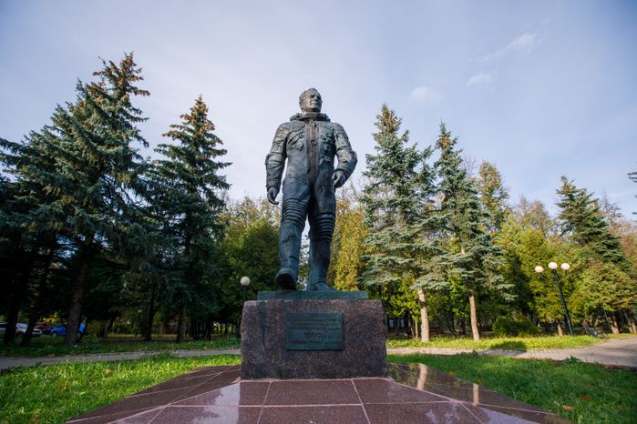 Краснознаменск. Памятник космонавту Герману Титову