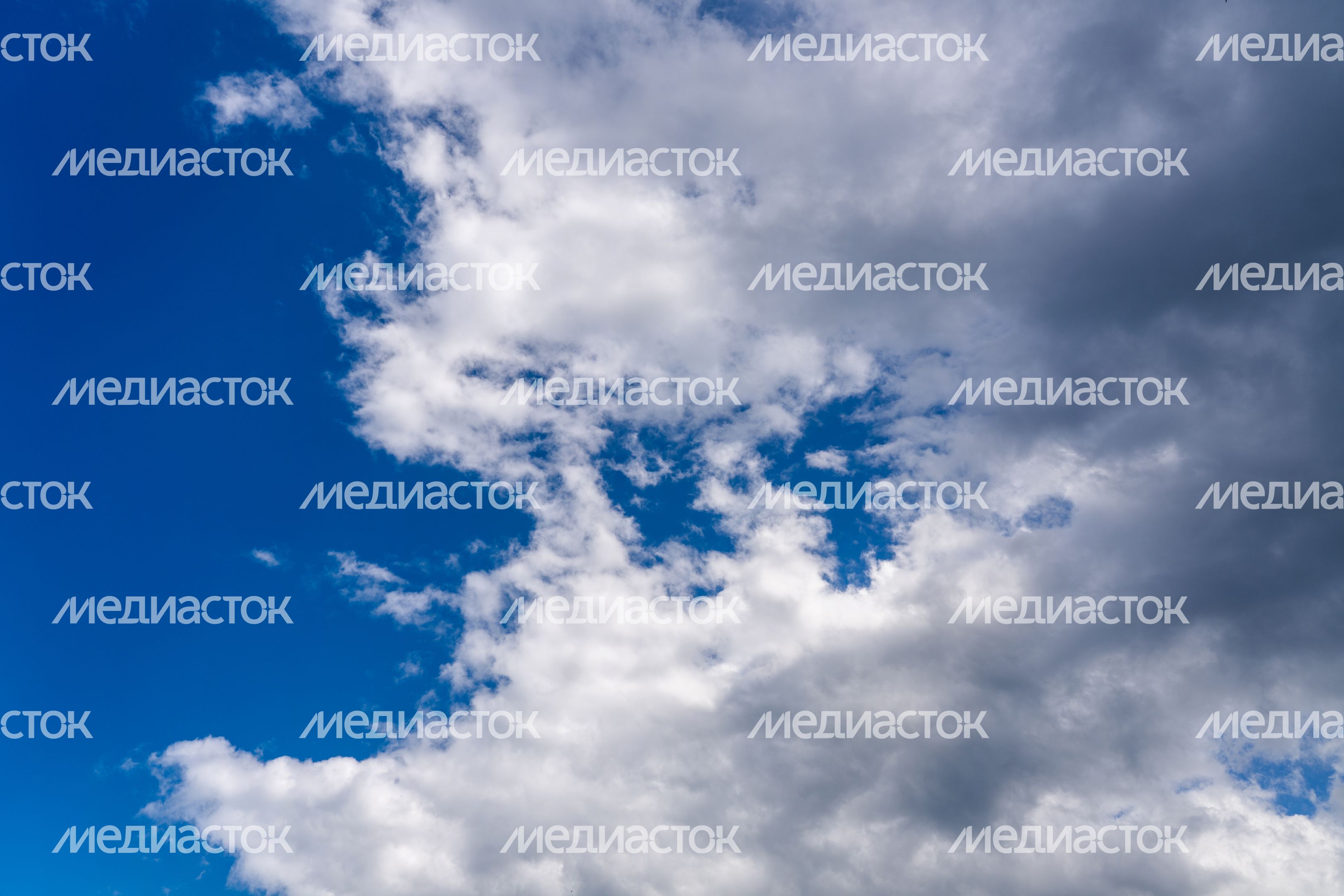 Голубое небо с облаками Голубое небо с облаками