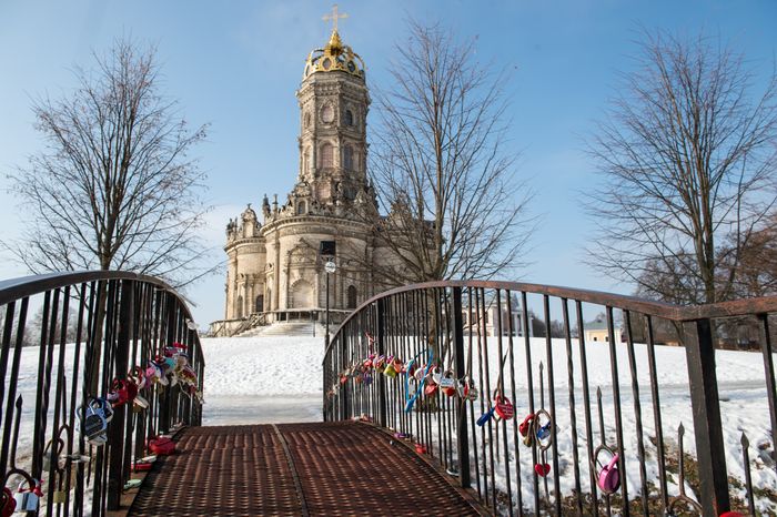 Храм Знамения Богородицы в поселке Дубровицы