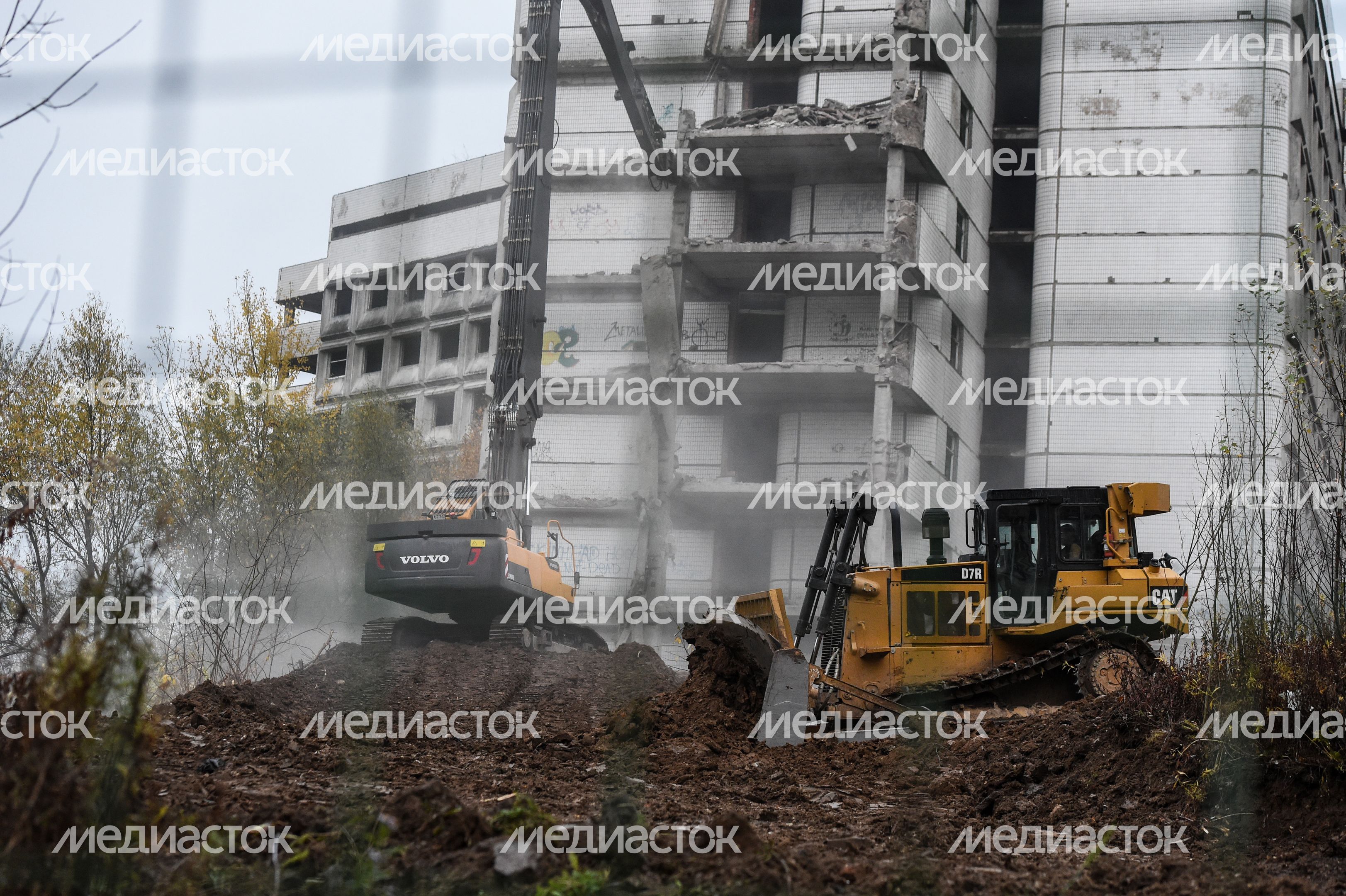 Начало работ по демонтажу Ховринской заброшенной больницы
