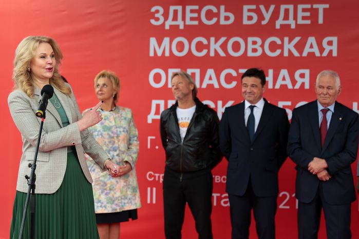 Закладка камня в основание многопрофильного детского центра «Московская областная детская больница» в Красногорске