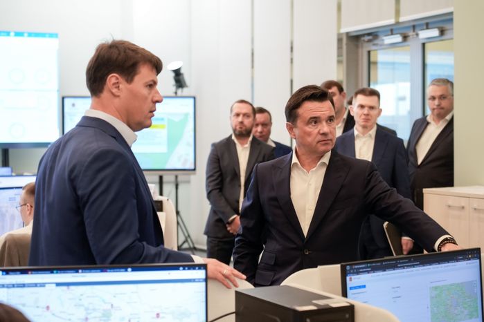 Андрей Воробьев посетил единый центр управления ЖКХ региона