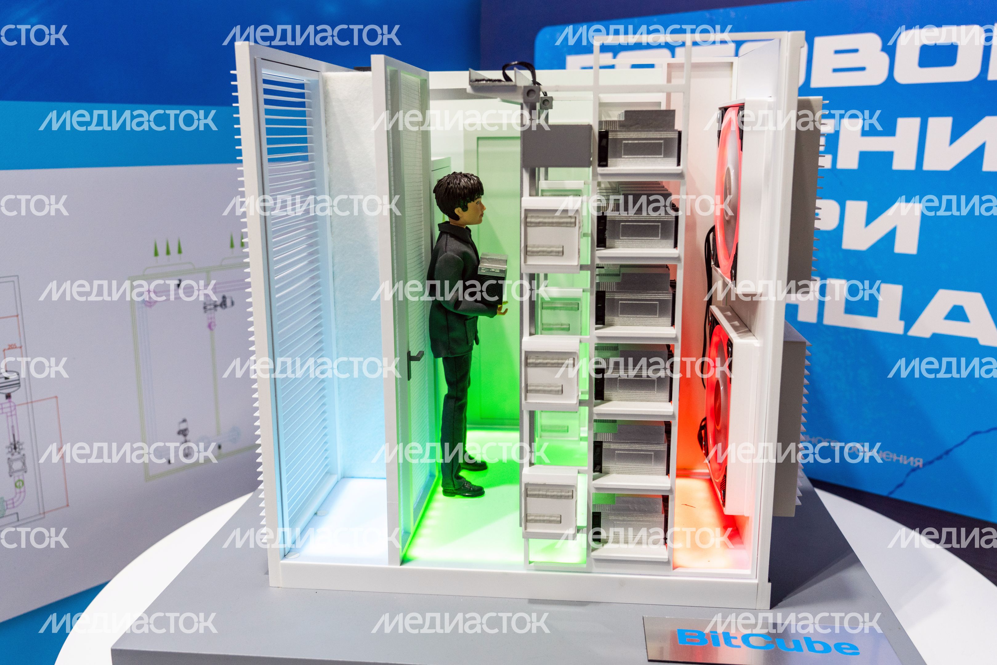 Выставочный стенд на форуме по криптовалютам и блокчейн-технологиям CRYPTO SUMMIT 2025 в Одинцово Выставочный стенд на форуме по криптовалютам и блокчейн-технологиям CRYPTO SUMMIT 2025 в Одинцово
