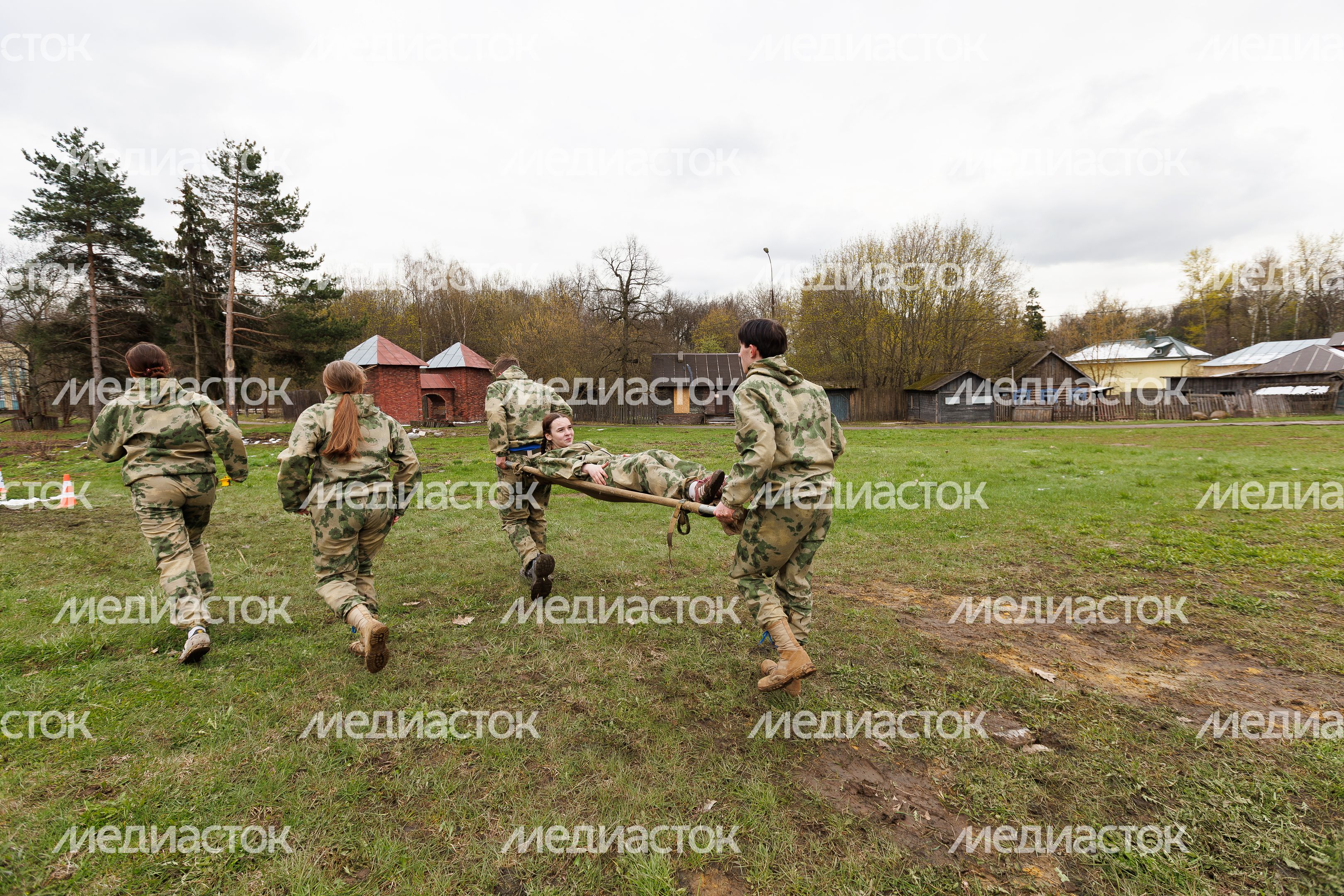 Военно-патриотическая игра «Юнармия, вперед!», посвященная Дню Победы, в Горках Ленинских Военно-патриотическая игра «Юнармия, вперед!», посвященная Дню Победы, в Горках Ленинских
