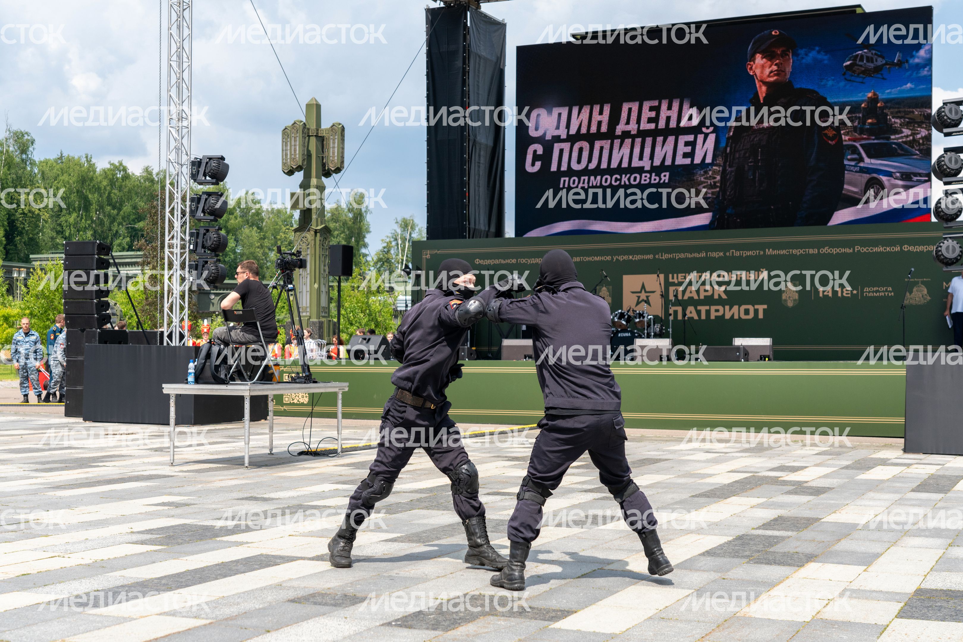 Показательные выступления специального полка полиции с демонстрацией боевых приемов борьбы Показательные выступления специального полка полиции с демонстрацией боевых приемов борьбы