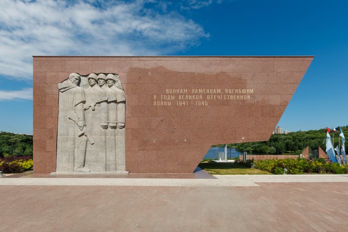 Мемориал воинам-раменцам, погибшим в годы Великой Отечественной войны, на набережной Борисоглебского озера в Раменском