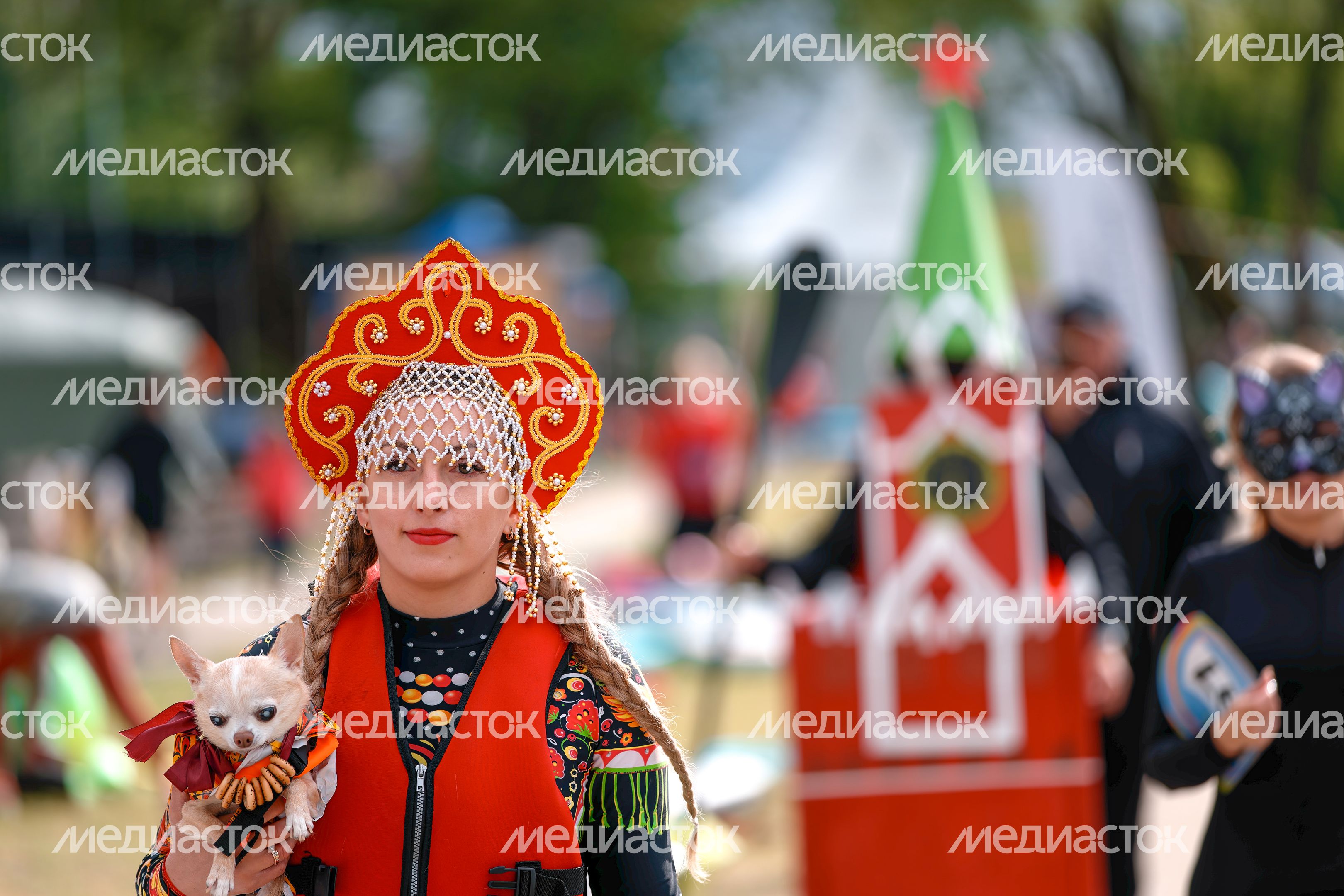Карнавальный сап-заплыв на фестивале «Подмосковный солнечный сап-фест» в Красногорске Карнавальный сап-заплыв на фестивале «Подмосковный солнечный сап-фест» в Красногорске