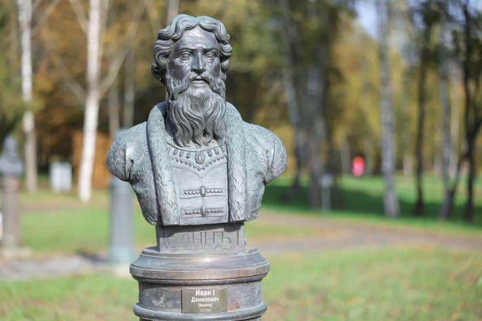 Бюст Ивана Калиты в Аллее правителей в усадьбе Татищева под Солнечногорском