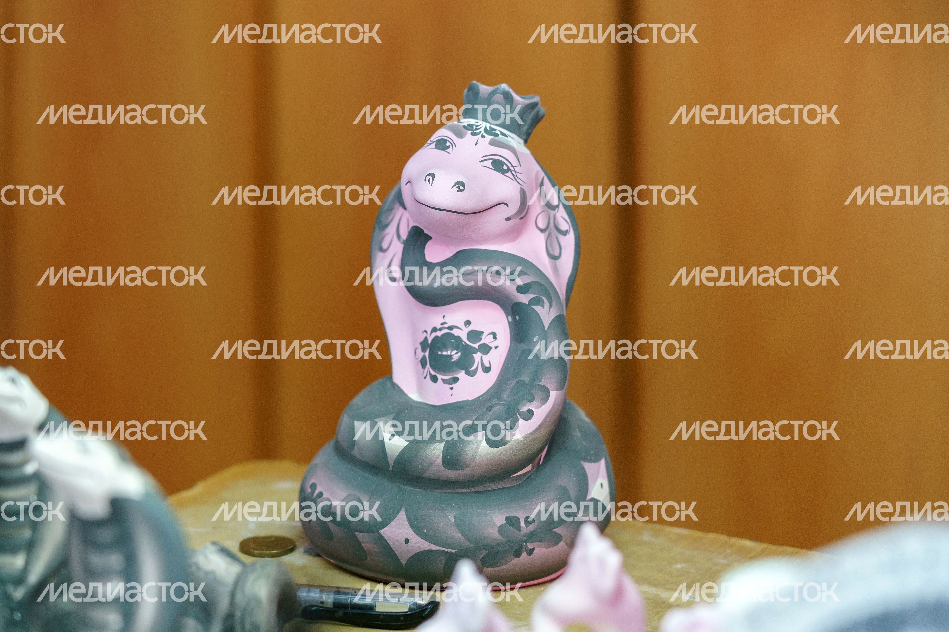 Гжельская фарфоровая мануфактура "Галактика и компания" в Раменском округе Гжельская фарфоровая мануфактура "Галактика и компания" в Раменском округе