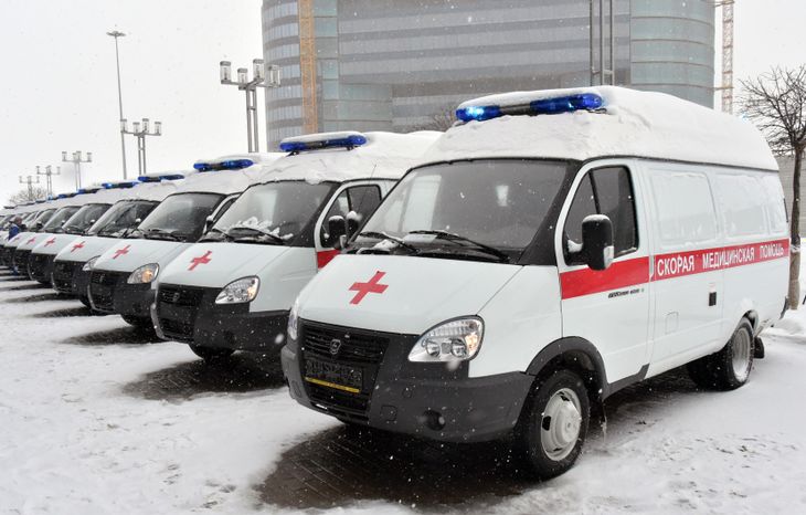 А. Воробьев вручил ключи от спецтранспорта главврачам станций скорой помощи