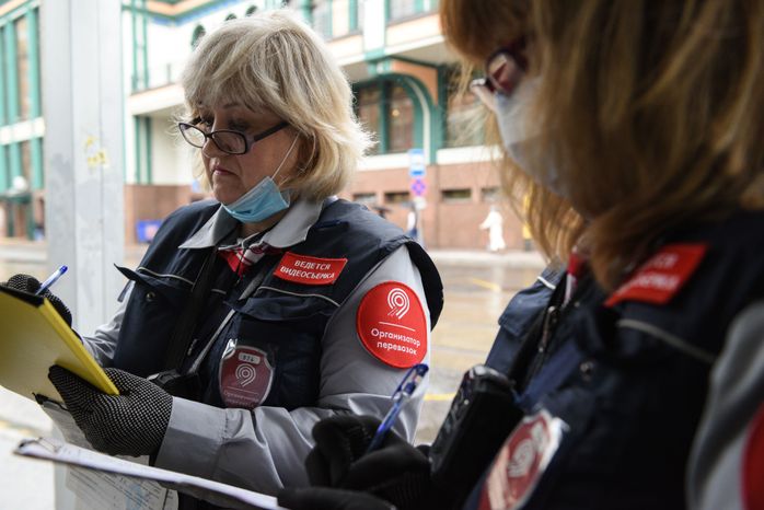 Проверки соблюдения масочно-перчаточного режима в общественном транспорте в Москве