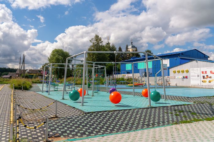 Качели в парке «Леко» в селе Синьково Дмитровского округа