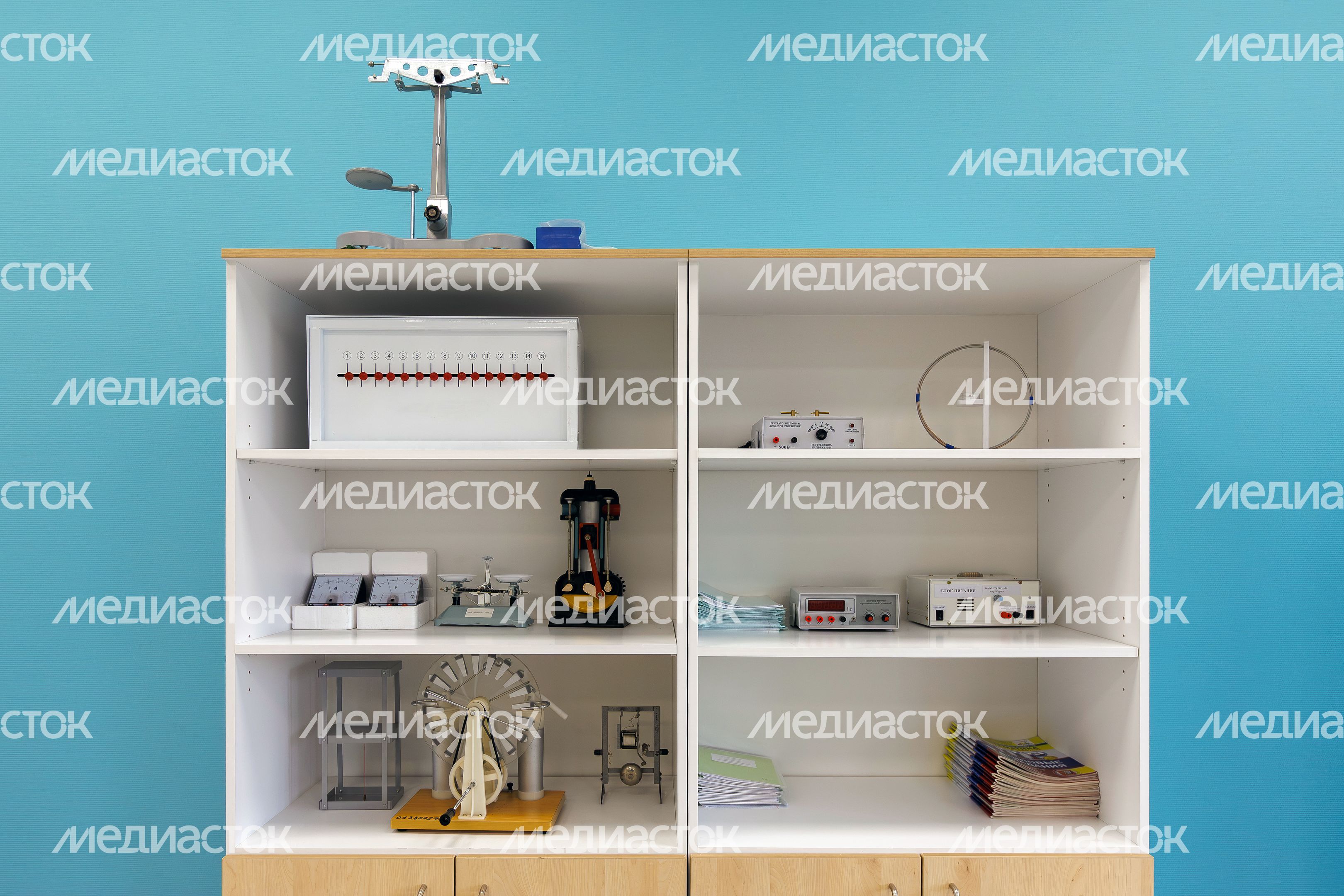 Кабинет физики в новой школе Домодедово – образовательном комплексе «Вертикаль» микрорайона Барыбино Кабинет физики в новой школе Домодедово – образовательном комплексе «Вертикаль» микрорайона Барыбино