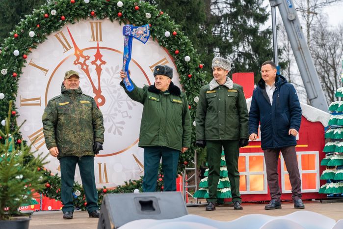 Главную новогоднюю елку страны спилили в Рузском округе
