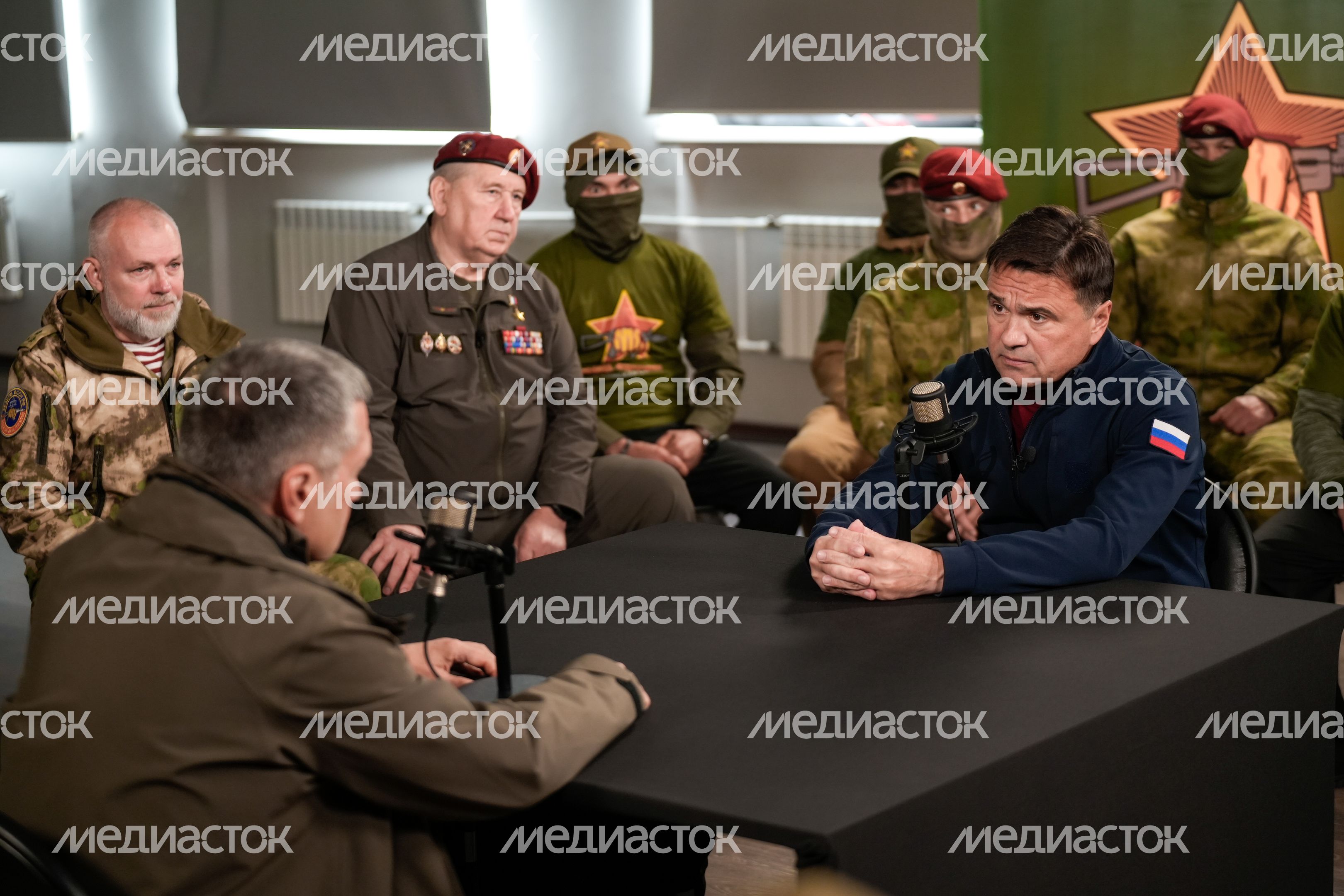 Андрей Воробьев и Владимир Соловьев посетили центр спецподготовки "Витязь" в Балашихе Андрей Воробьев и Владимир Соловьев посетили центр спецподготовки "Витязь" в Балашихе