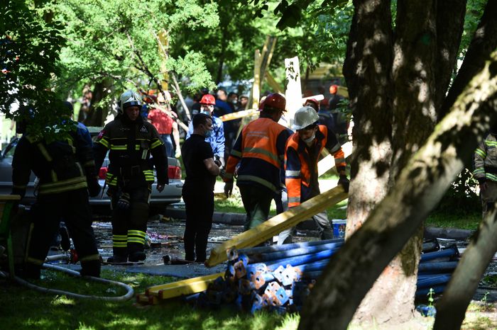 Кадры с места взрыва в доме на улице Проходчиков в Москве