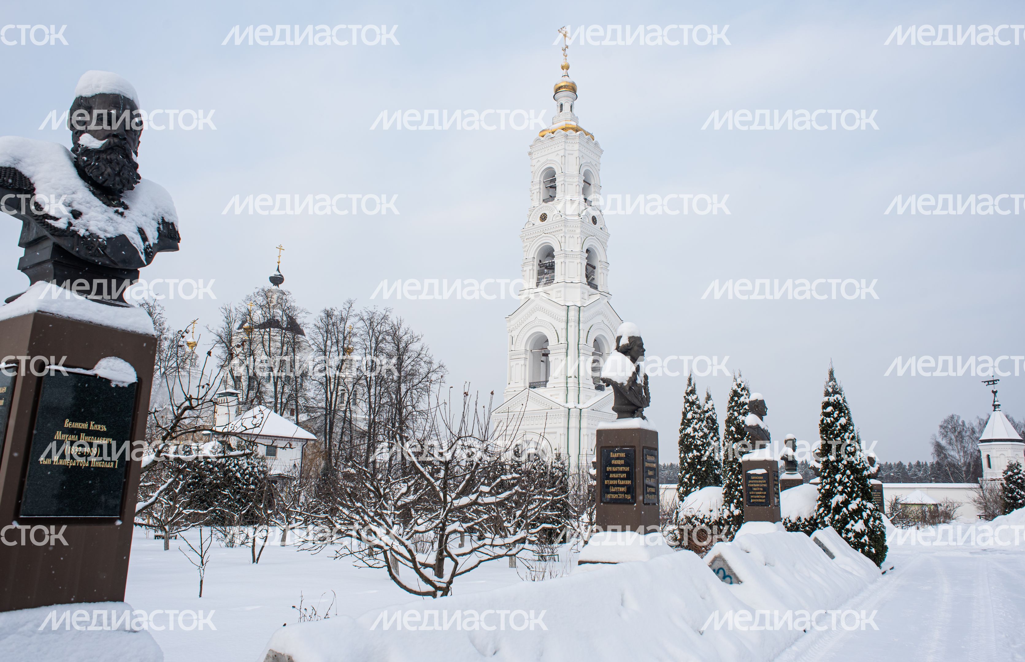 Зимние виды Николо-Берлюковской пустыни