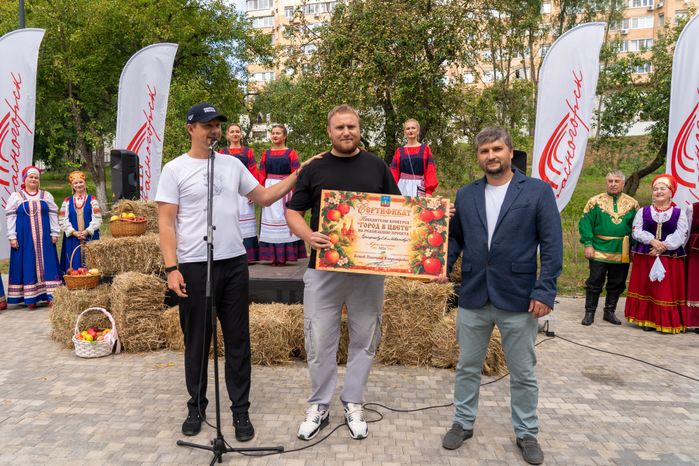 Глава округа Красногорск Дмитрий Волков наградил победителей конкурса граффити «Город в цвете»