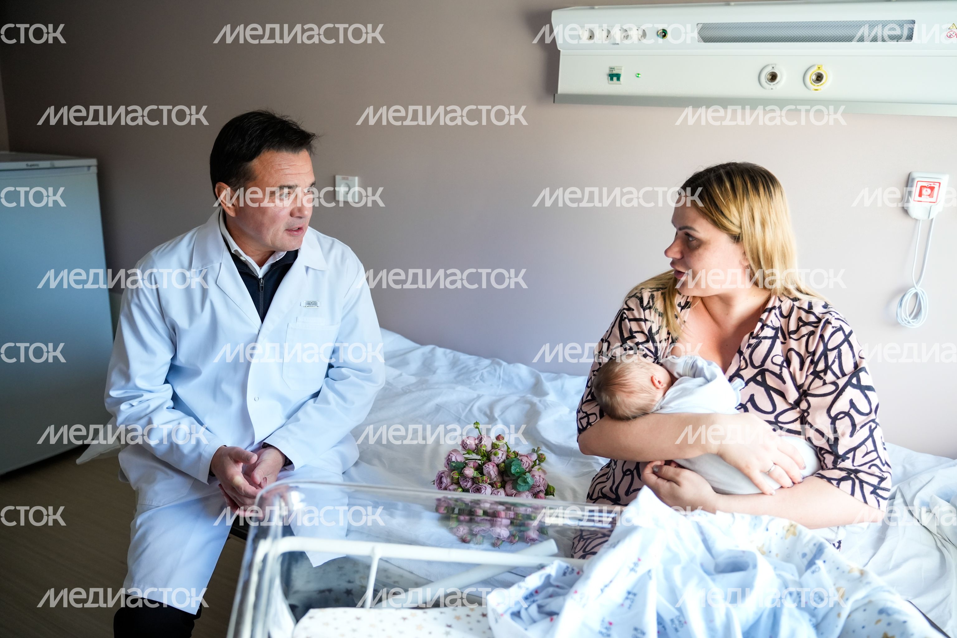 Андрей Воробьев посетил роддом в Химках, открывшийся после капремонта Андрей Воробьев посетил роддом в Химках, открывшийся после капремонта
