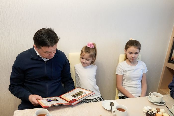 Андрей Воробьев навестил семью погибшего на СВО бойца
