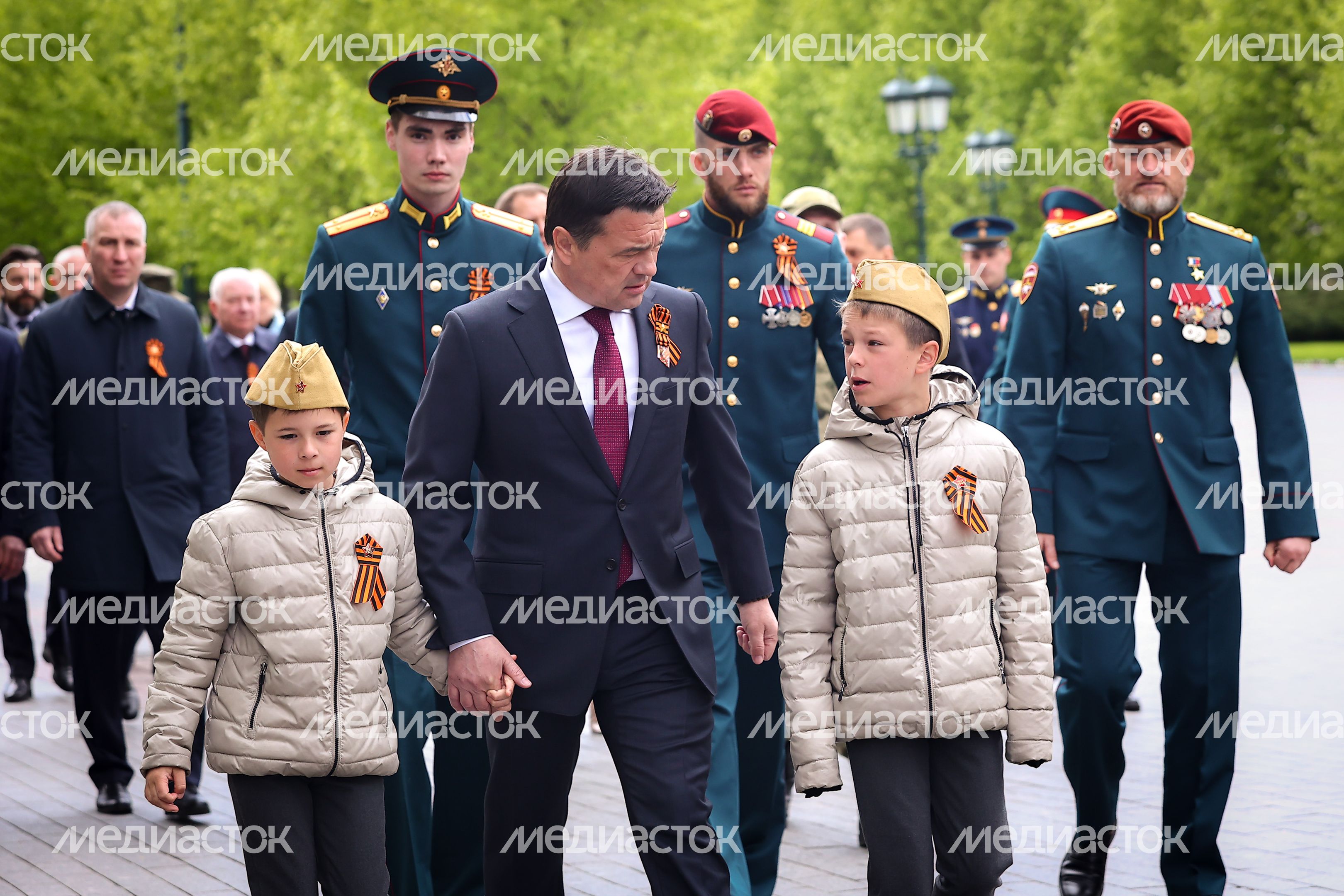 Возложение губернатором венка к Могиле Неизвестного Солдата