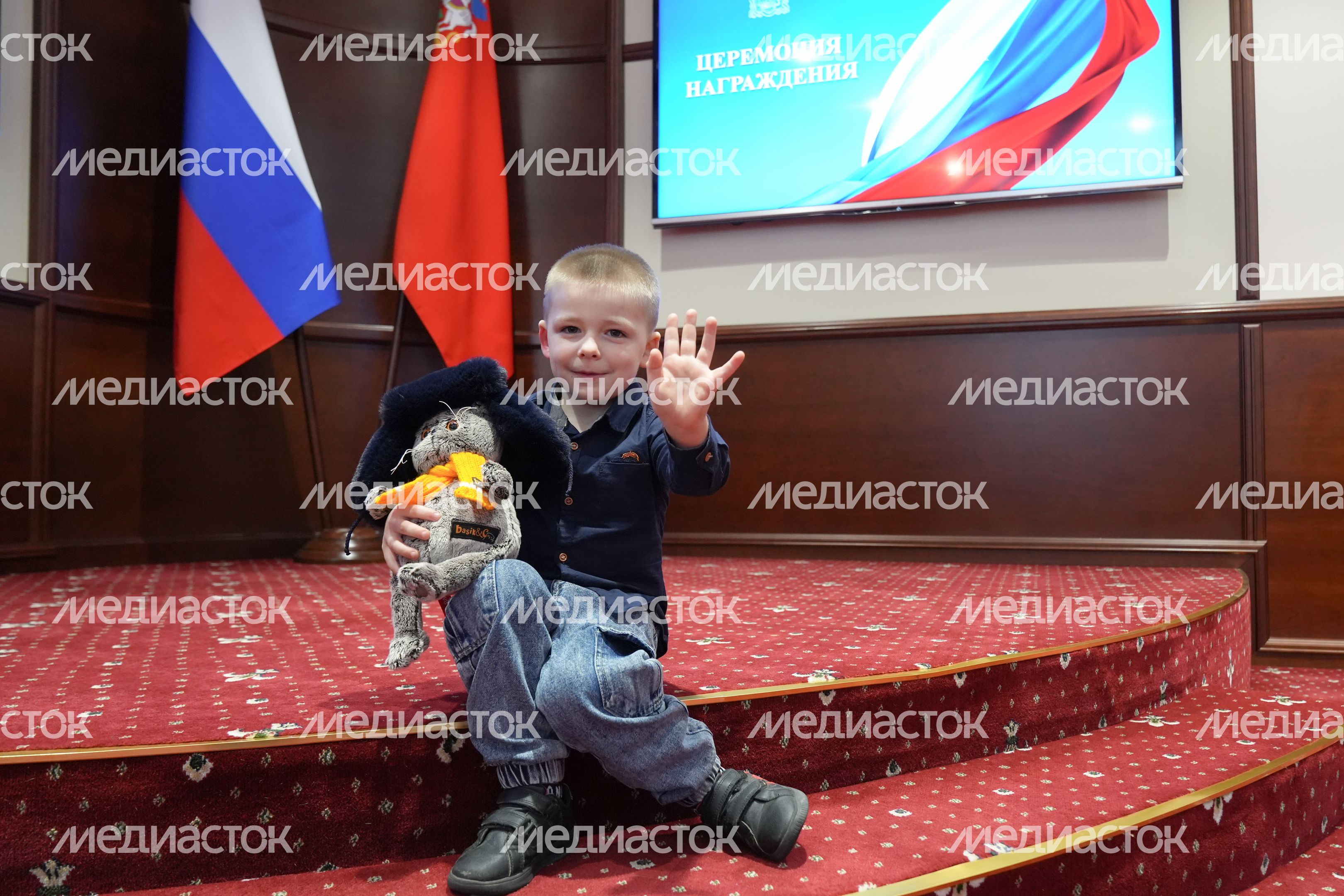 Добровольцам подразделения БАРС вручили государственные награды Добровольцам подразделения БАРС вручили государственные награды