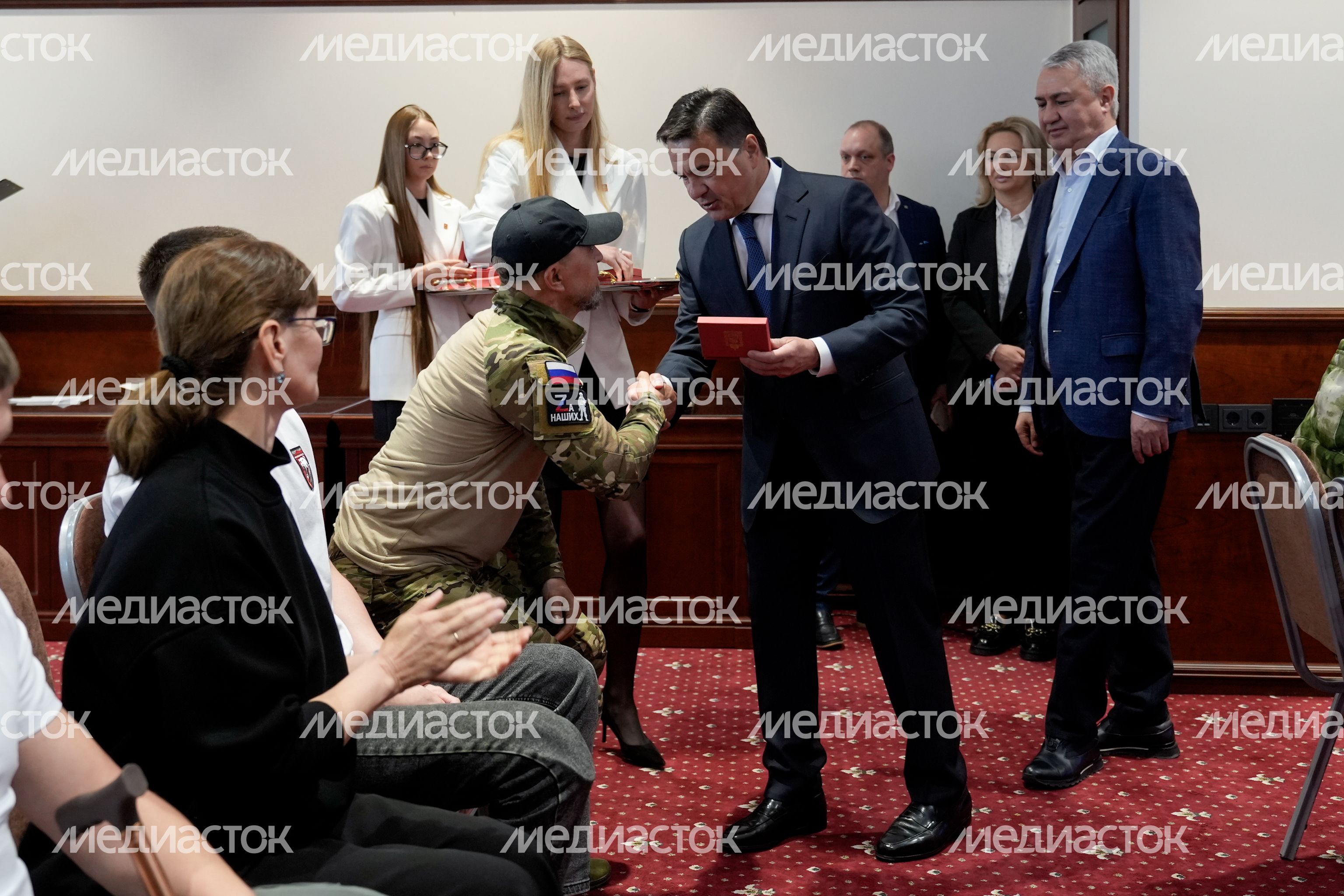 Андрей Воробьев и Рахим Азимов вручили ключи от автомобилей ветеранам СВО и семьям погибших героев Андрей Воробьев и Рахим Азимов вручили ключи от автомобилей ветеранам СВО и семьям погибших героев
