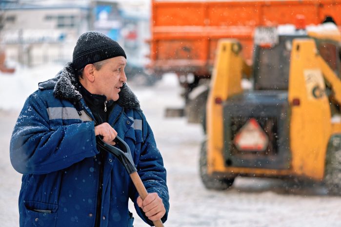 Уборка снега в поселке Большие Вяземы Одинцовского округа