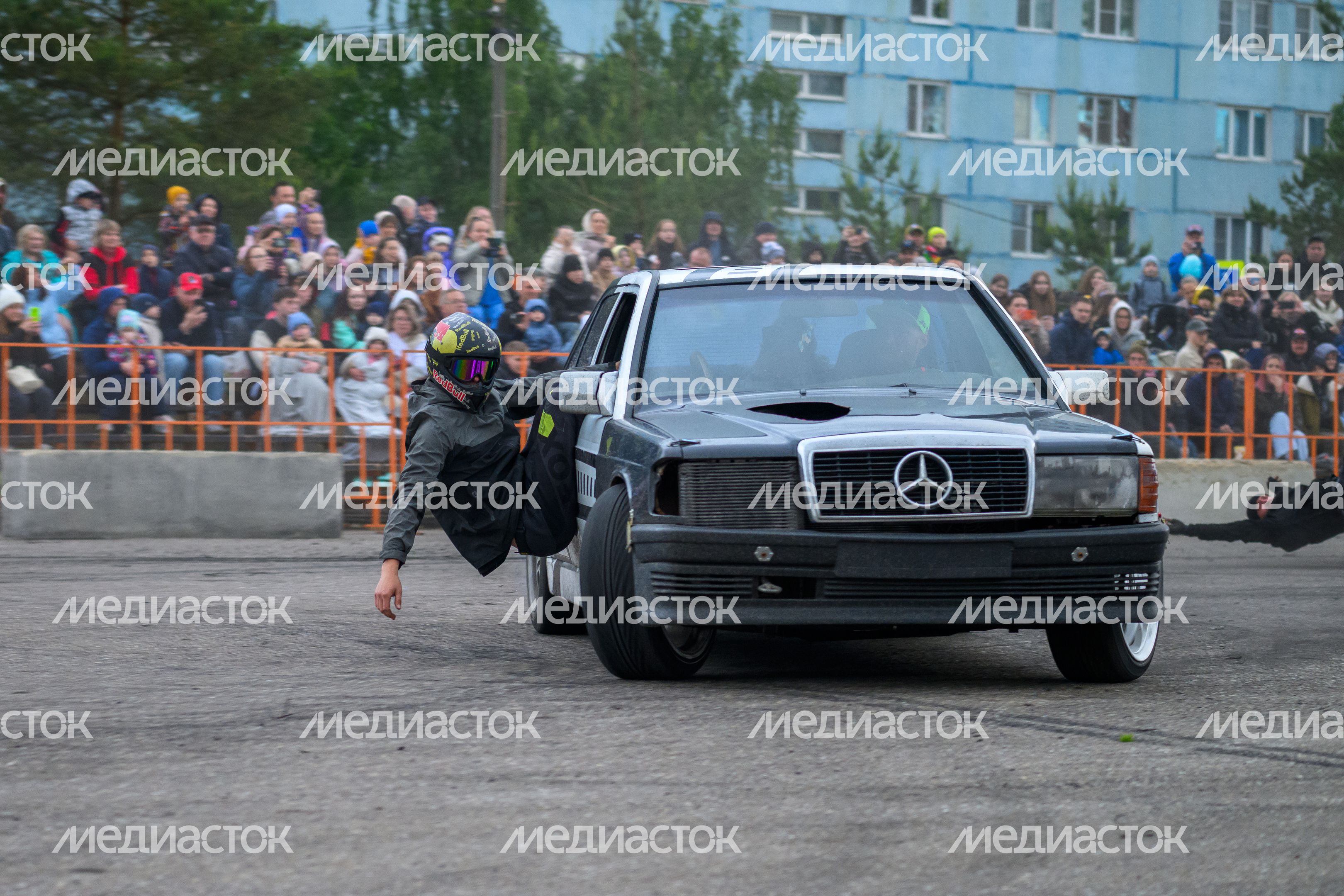 Экстремальная программа, яркие эмоции, адреналин и безумные трюки на автомобилях на шоу каскадеров в Чехове Экстремальная программа, яркие эмоции, адреналин и безумные трюки на автомобилях на шоу каскадеров в Чехове