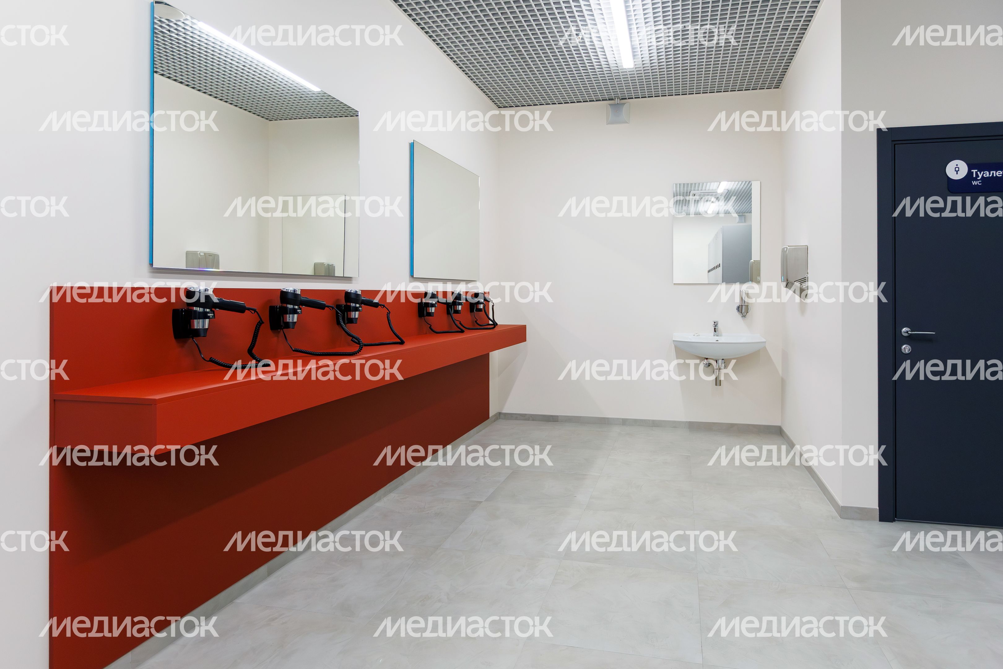 Раздевалка в Центре развития настольного тенниса в Химках