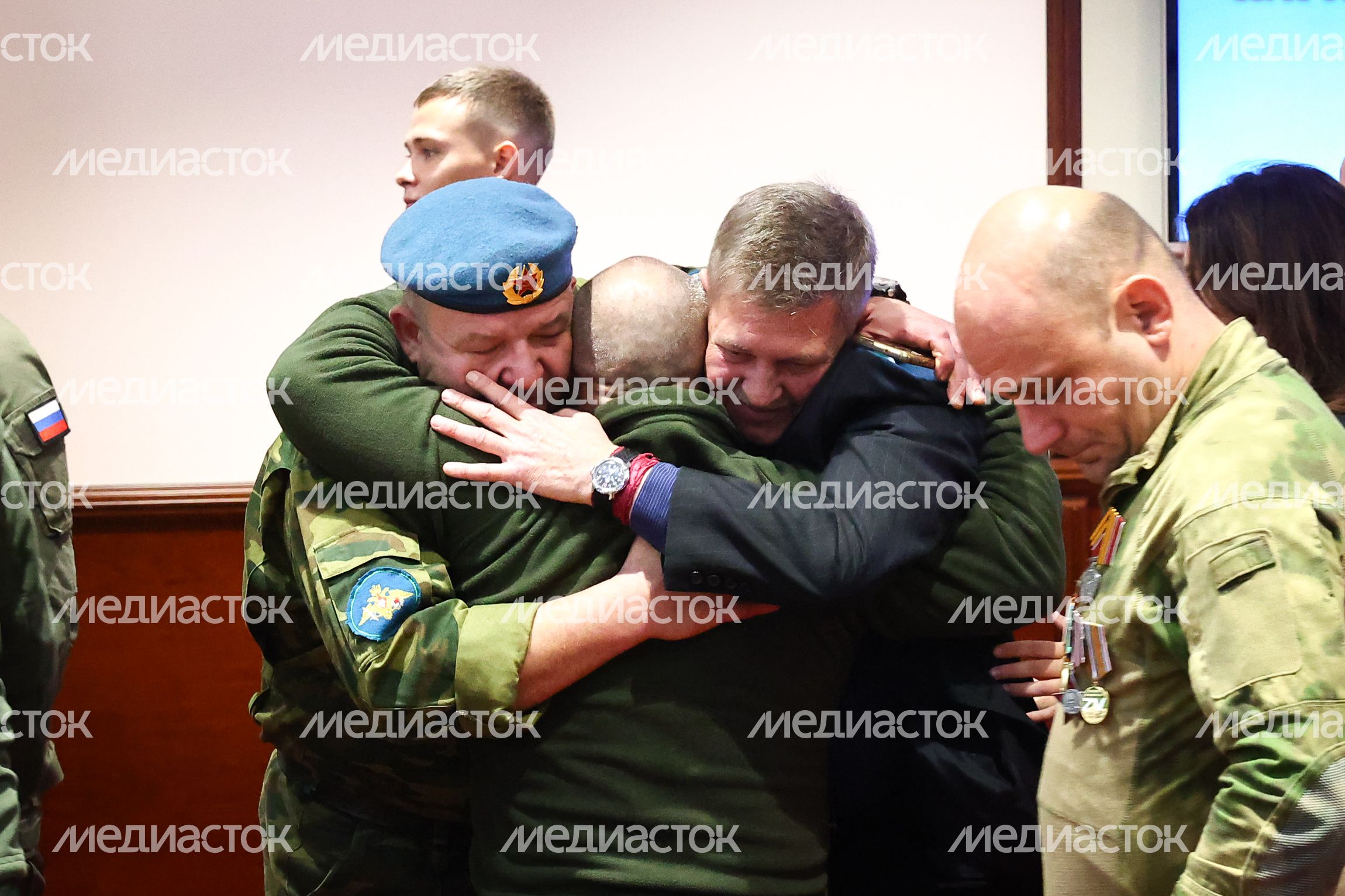 Награждение добровольцев из отряда «БАРС» Губернатором Подмосковья