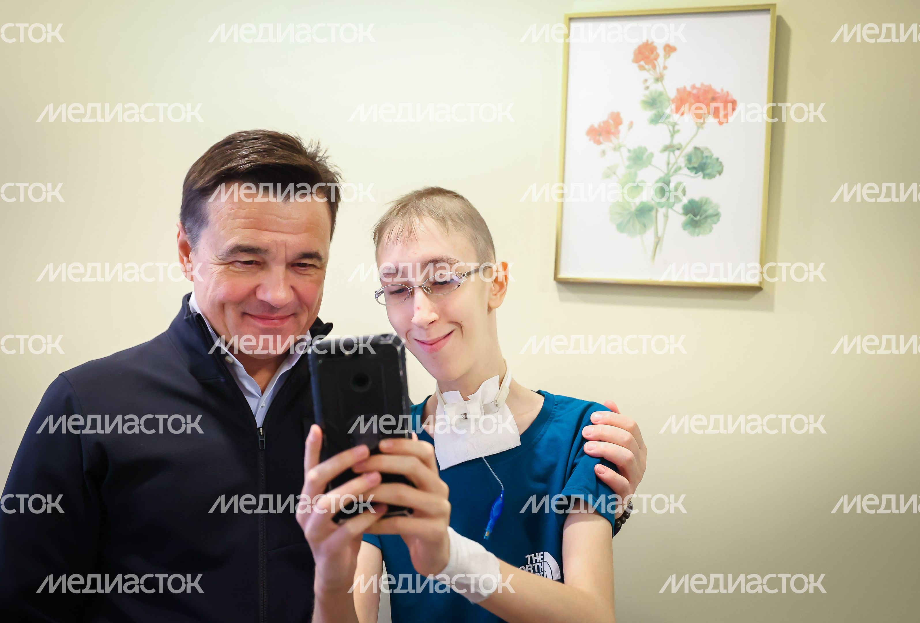Губернатор и протоиерей Александр Ткаченко навестили юных пациентов Московского областного хосписа