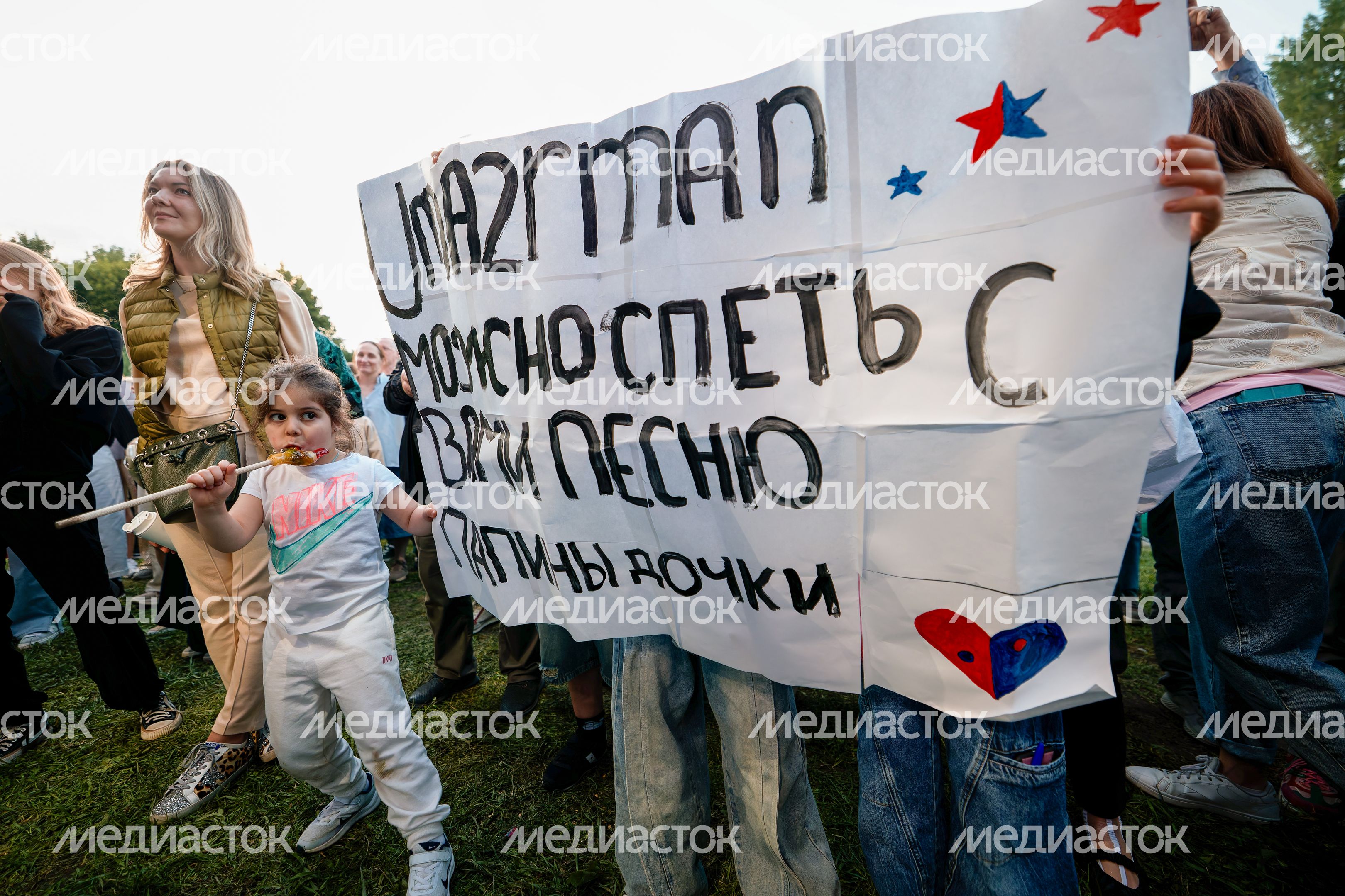 Зрители фестиваля «Каникулы» в музее-заповеднике «Горки Ленинские» Ленинского округа Зрители фестиваля «Каникулы» в музее-заповеднике «Горки Ленинские» Ленинского округа