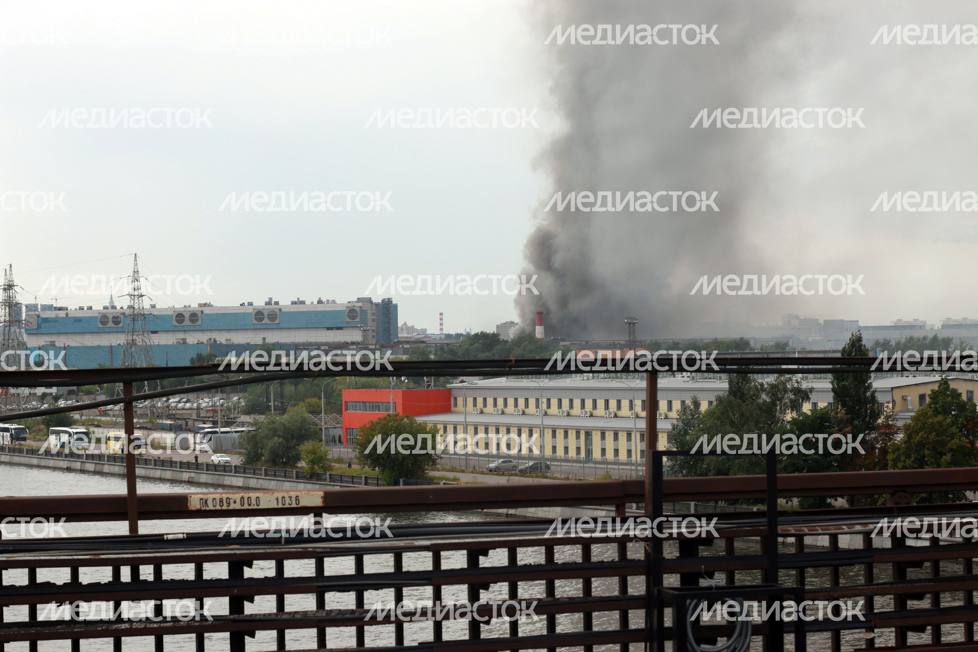 Пожар на территории бывшего завода ЗИЛ Пожар на территории бывшего завода ЗИЛ