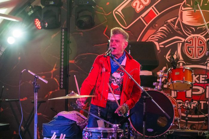 Группа «Мистер Твистер» на концерте фестиваля «Bike party отрыв-2025»