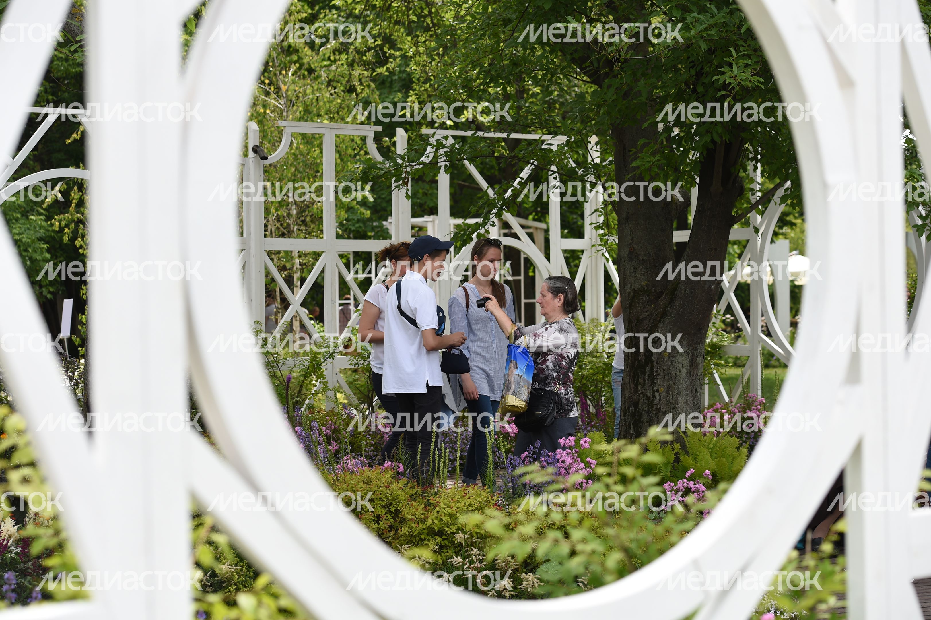 Открытие фестиваля садов и цветов Moscow Flower Show в парке «Музеон» в Москве Открытие фестиваля садов и цветов Moscow Flower Show в парке «Музеон» в Москве