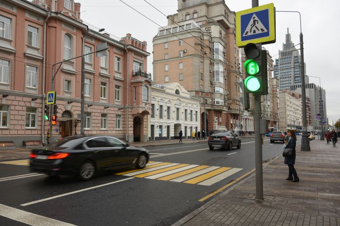 Повседневная жизнь города в Москве осенью