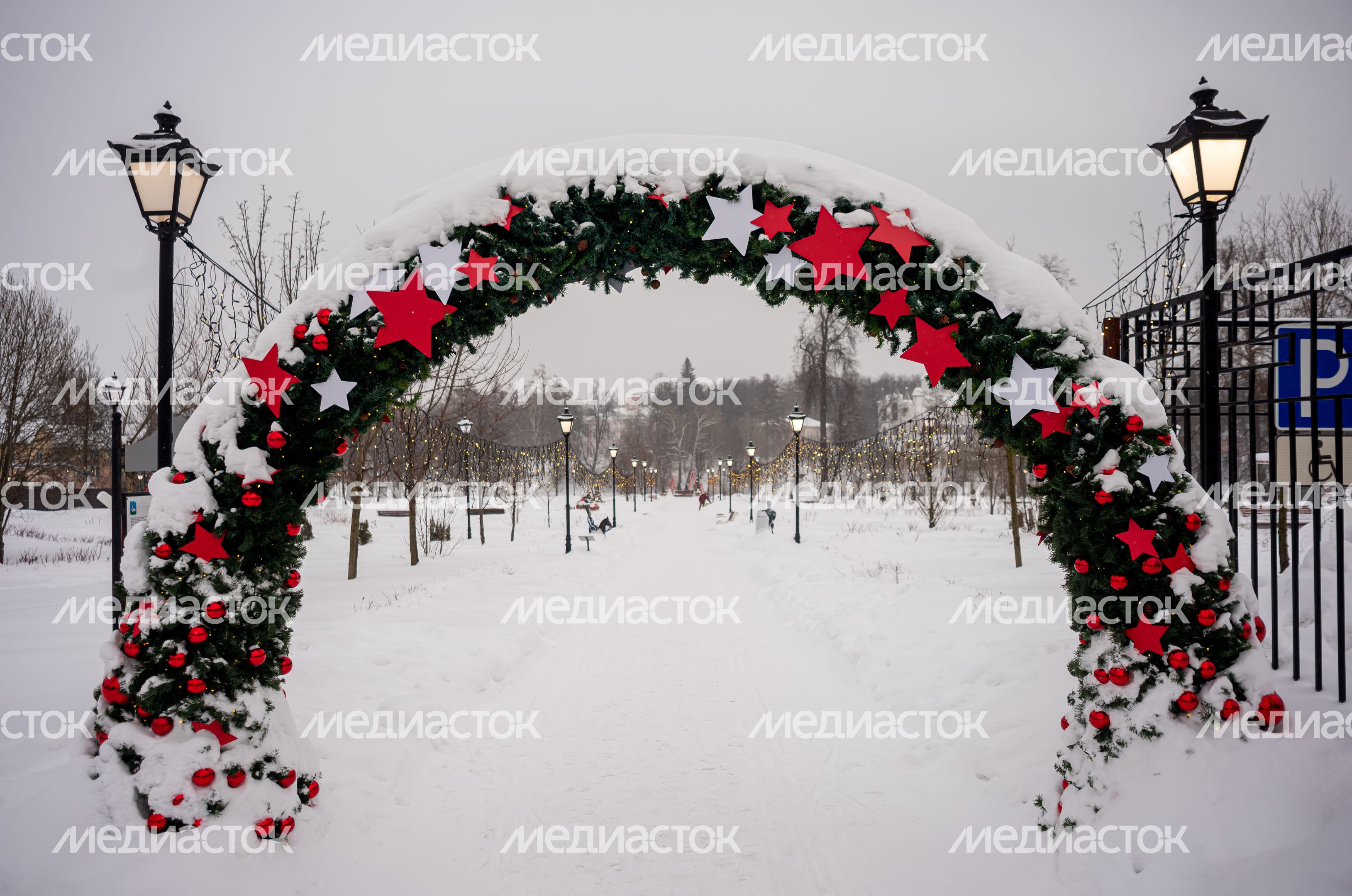 Зимние виды городского парка культуры и отдыха Парка героев 1812 года