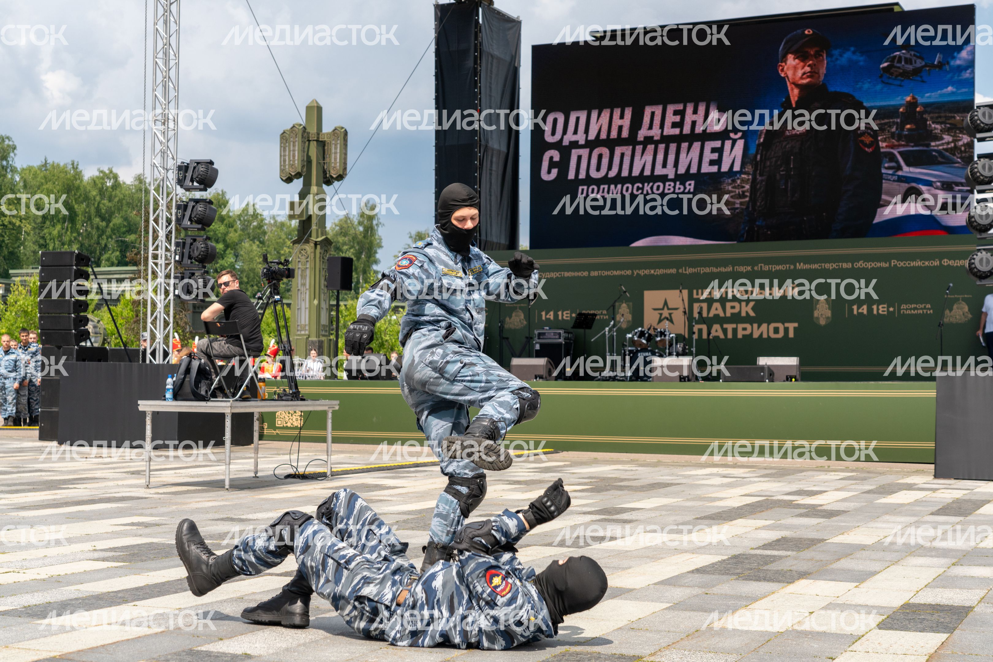 Показательные выступления специального полка полиции с демонстрацией боевых приемов борьбы Показательные выступления специального полка полиции с демонстрацией боевых приемов борьбы