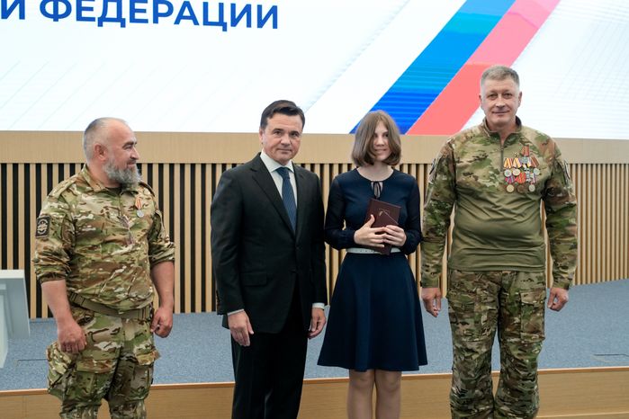 Андрей Воробьев вручил первые паспорта гражданина РФ юным жителям Подмосковья