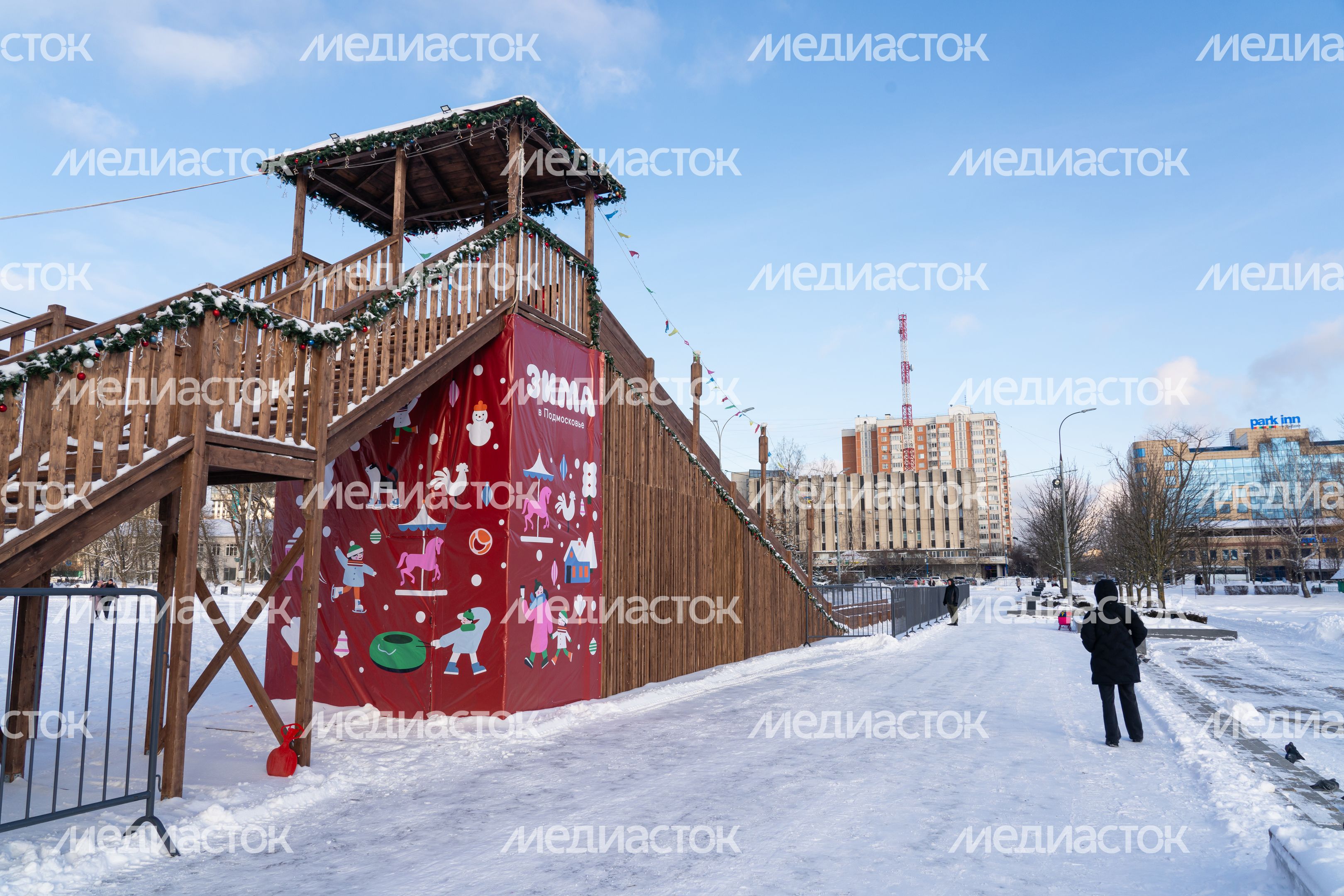 Деревянная горка на центральной площади Одинцово