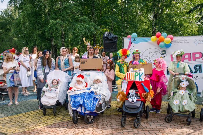 Парад колясок в сквере "Юбилейный" в Химках