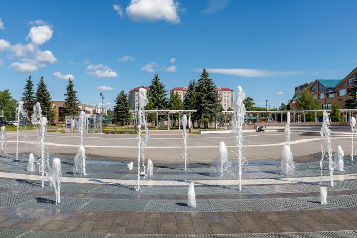 Фонтан на Центральной площади Хотьково после благоустройства в Сергиево-Посадском округе