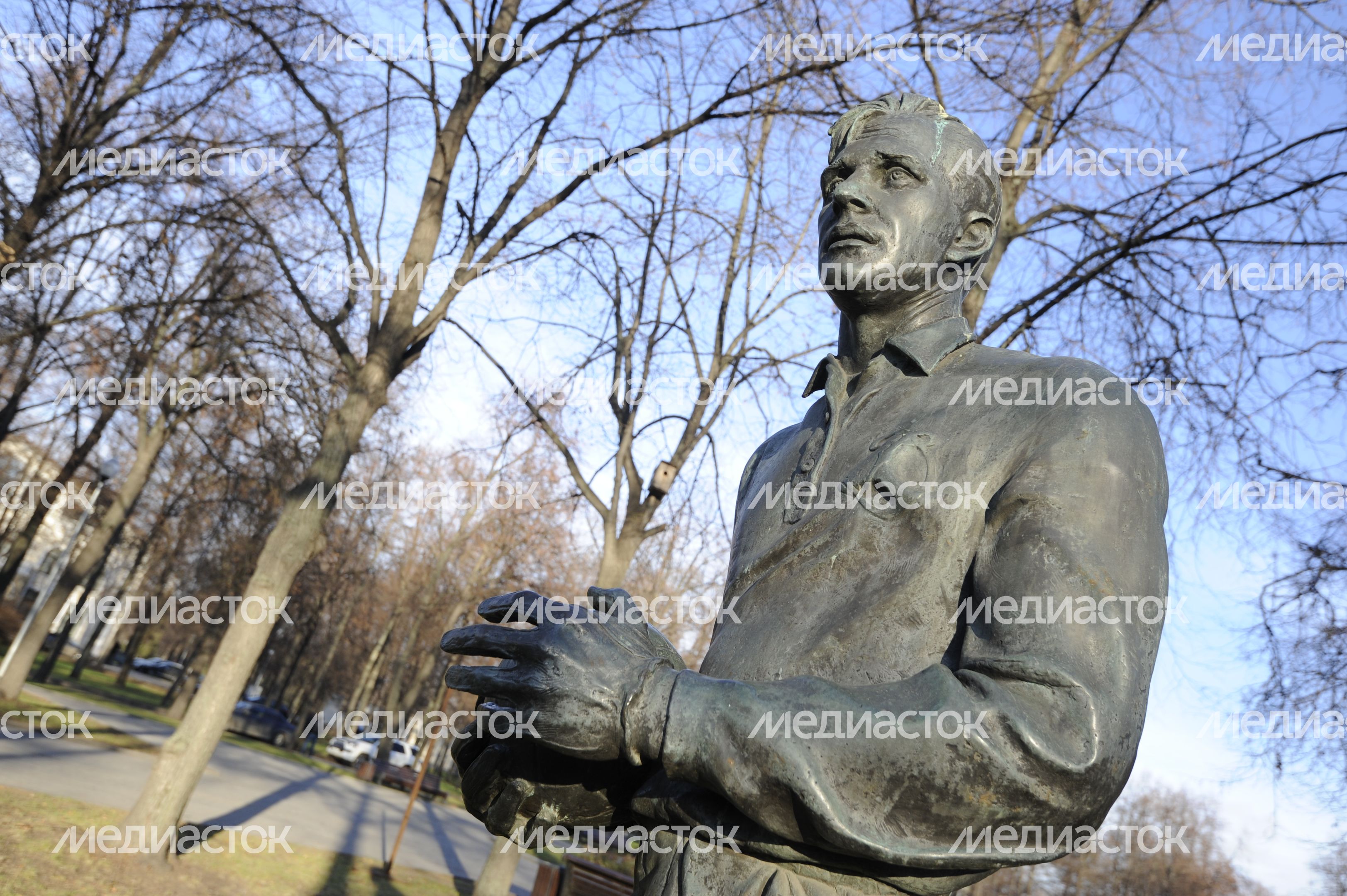 Памятник футболисту Льву Яшину в Москве Памятник футболисту Льву Яшину в Москве