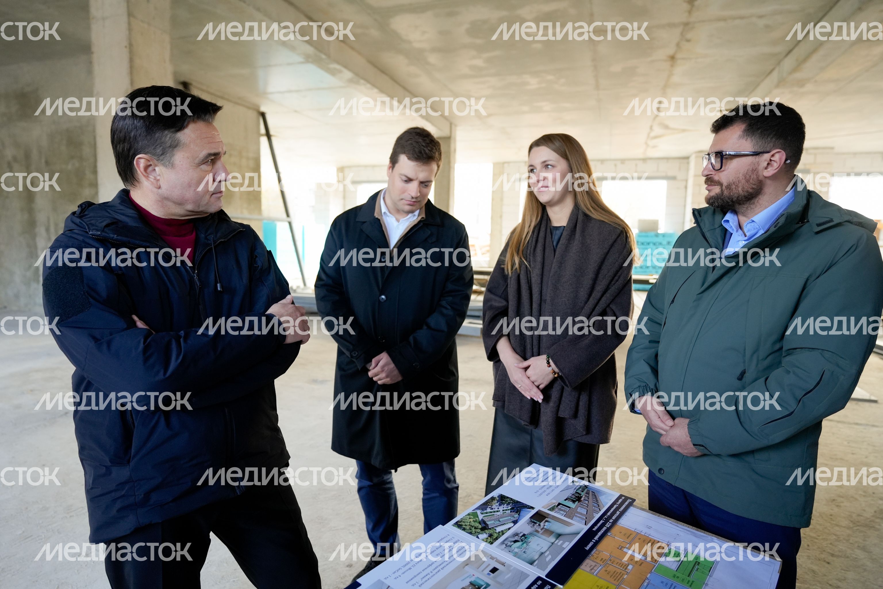 Андрей Воробьев проверил ход строительства новой поликлиники в Звенигороде Андрей Воробьев проверил ход строительства новой поликлиники в Звенигороде