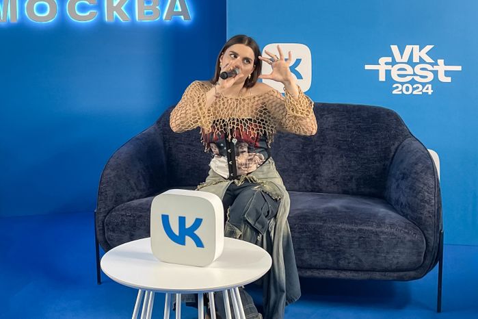 Певица Mona на пресс-конференции VK Fest -2024 в Лужниках