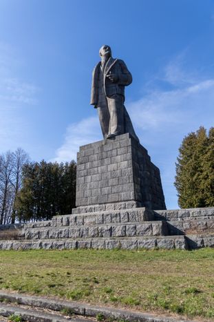 Дубна. Памятник Ленину