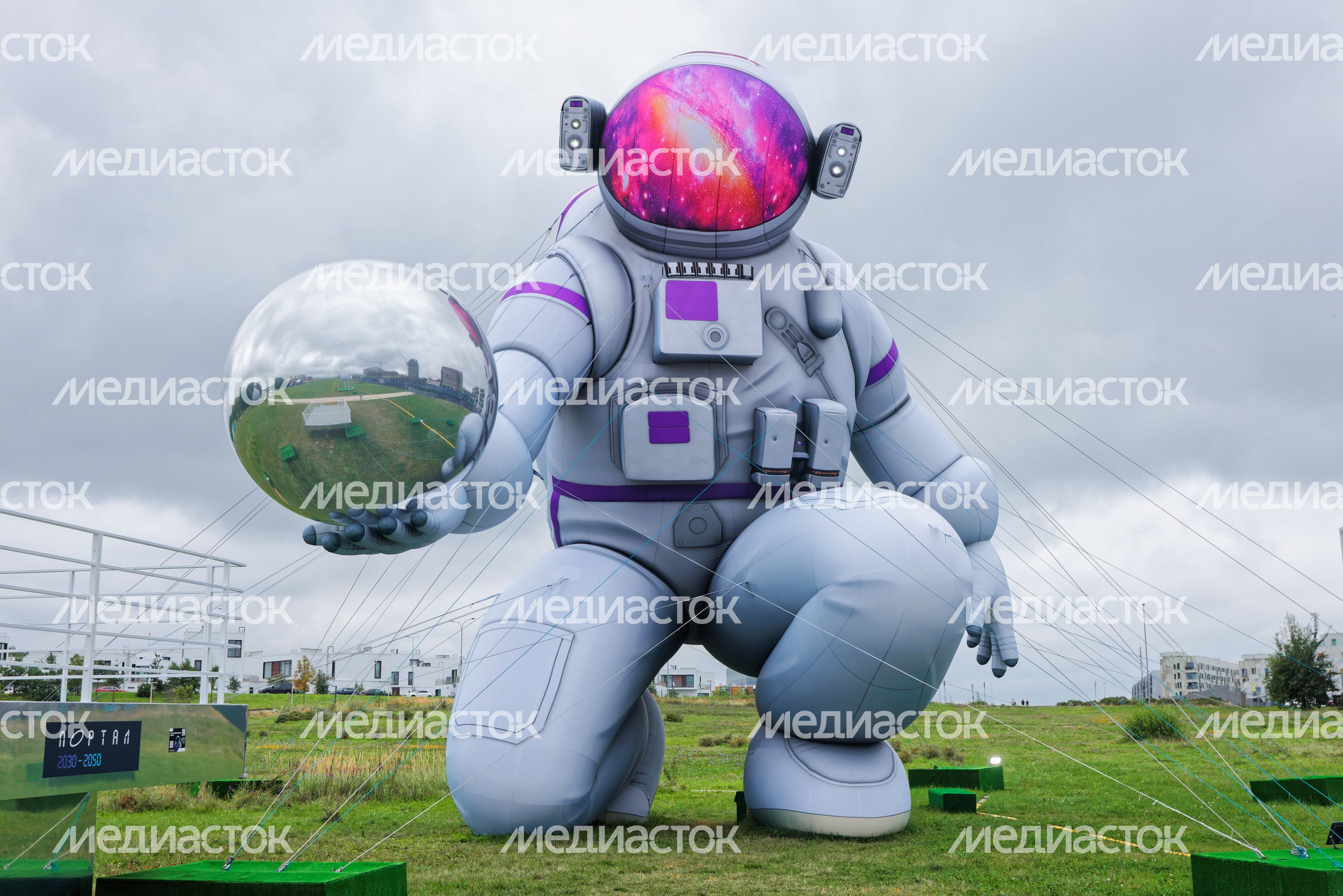Выставка креативных арт-объектов на фестивале будущего «Портал 2030-2050» в Сколково Выставка креативных арт-объектов на фестивале будущего «Портал 2030-2050» в Сколково